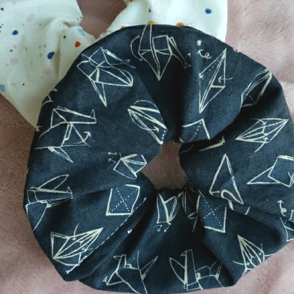 🪡 💙 Handmade Cotton Scrunchies! - Picture 4 of 7